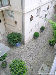 Paris Studio accommodation living room photo 20