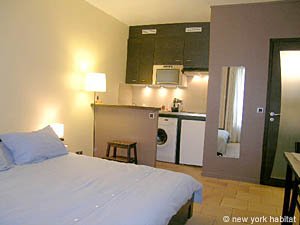 Paris Studio accommodation living room photo 21