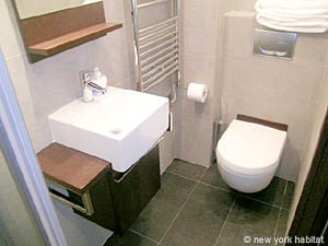 Paris Studio accommodation bathroom photo 23