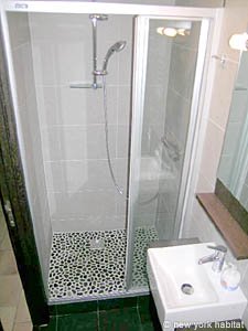 Paris Studio accommodation bathroom photo 26