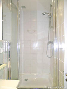 Paris T2 appartements location vacances - salle d'eau 1 (PA-3454) photo 2 de 3