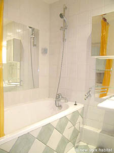Paris T2 appartements location vacances - salle d'eau 1 (PA-3454) photo 3 de 3