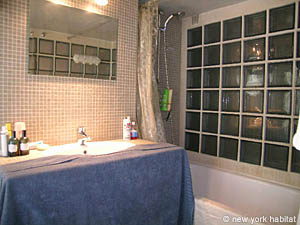 Paris T2 logements location appartements - salle d'eau 1 (PA-3457) photo 1 de 2