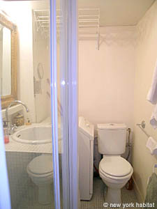 Paris 1 Bedroom apartment bathroom photo 42