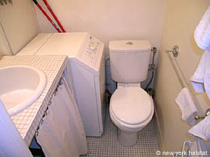 Paris 1 Bedroom apartment bathroom photo 43