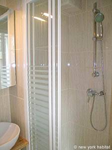 Paris Studio apartment - bathroom (PA-3503) photo 3 of 3