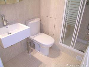 Paris 1 Bedroom apartment - bathroom (PA-3506) photo 1 of 3