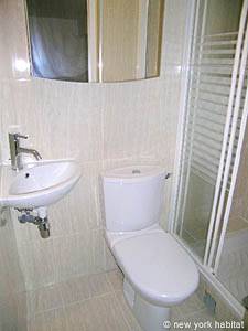 Paris 1 Bedroom apartment - bathroom (PA-3546) photo 1 of 2