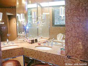 Paris 2 Bedroom accommodation - bathroom 1 (PA-3549) photo 2 of 3