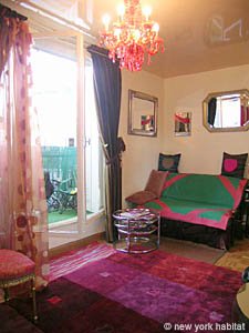 Paris Studio accommodation living room photo 23