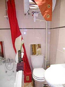 Paris Studio accommodation bathroom photo 34