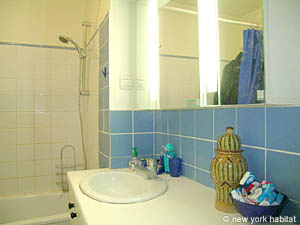 Paris Studio accommodation - bathroom (PA-3587) photo 1 of 3