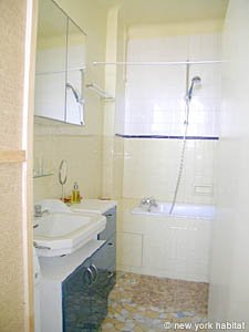 Paris Studio/T1 appartements location vacances - salle d'eau (PA-3596) photo 3 de 7