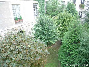 Paris Studio accommodation - bathroom (PA-3598) photo 1 of 4