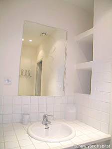 Paris 1 Bedroom apartment - bathroom 1 (PA-3607) photo 1 of 4
