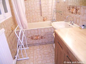 Paris 2 Bedroom accommodation - bathroom 1 (PA-3618) photo 2 of 4
