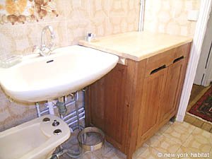 Paris 2 Bedroom accommodation - bathroom 1 (PA-3618) photo 3 of 4