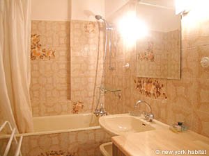 Paris 2 Bedroom accommodation - bathroom 1 (PA-3618) photo 4 of 4