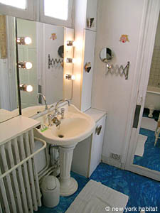 Paris 2 Bedroom accommodation - bathroom 1 (PA-3620) photo 2 of 2