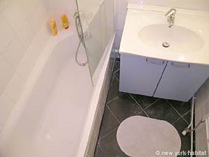 Paris 1 Bedroom accommodation - bathroom 1 (PA-3630) photo 3 of 3