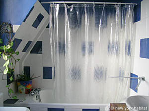 Paris T2 logements location appartements - salle d'eau (PA-3632) photo 3 de 4