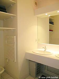 Paris T4 appartements location vacances - salle d'eau 1 (PA-3633) photo 1 de 5