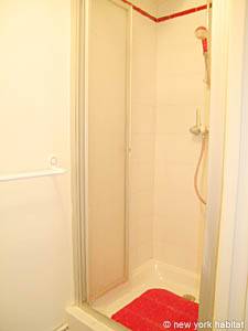 Paris T4 appartements location vacances - salle d'eau 2 (PA-3633) photo 2 de 3