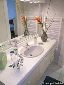 Paris T2 appartements location vacances - salle d'eau 1 (PA-3640) photo 3 de 3