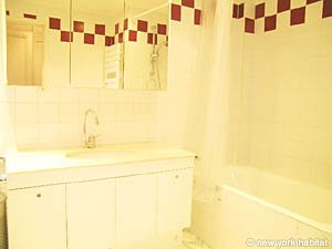 Paris 2 Bedroom apartment - bathroom 1 (PA-3655) photo 1 of 4