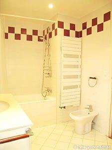 Paris 2 Bedroom apartment - bathroom 1 (PA-3655) photo 2 of 4