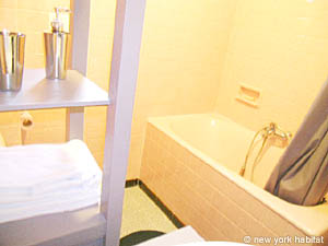 Paris T2 appartements location vacances - salle d'eau (PA-3668) photo 2 de 3