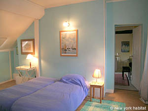 Paris 3 Bedroom - Duplex accommodation - bedroom 1 (PA-3676) photo 4 of 4