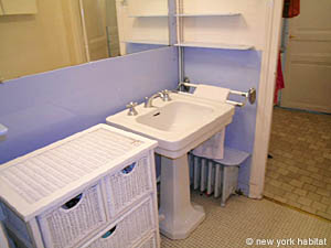 Paris 3 Bedroom - Duplex accommodation - bathroom 2 (PA-3676) photo 2 of 2