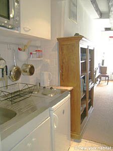 Paris Studio accommodation kitchen photo 5