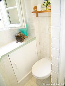 Paris Studio accommodation bathroom photo 13