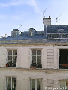 Paris Studio accommodation living room photo 18