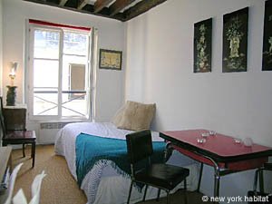 Paris Studio accommodation living room photo 21