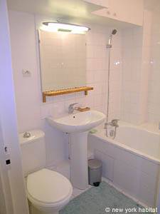 Paris T2 logements location appartements - salle d'eau 1 (PA-3693) photo 1 de 2
