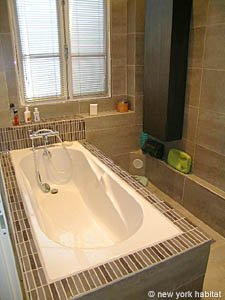 Paris T2 appartements location vacances - salle d'eau 1 (PA-3699) photo 1 de 2