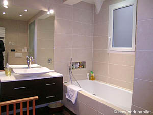 Paris 3 Bedroom accommodation - bathroom 1 (PA-3711) photo 1 of 3