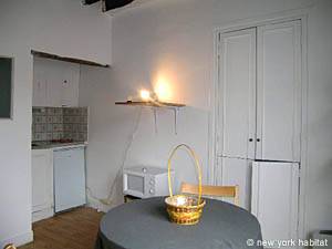 Paris Studio accommodation - living room (PA-3726) photo 4 of 8