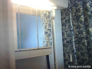 Paris Studio accommodation - bathroom (PA-3726) photo 2 of 5