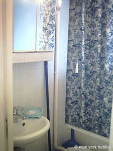 Paris Studio accommodation - bathroom (PA-3726) photo 1 of 5
