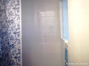 Paris Studio accommodation - bathroom (PA-3726) photo 4 of 5