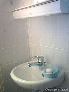 Paris Studio accommodation - bathroom (PA-3726) photo 3 of 5