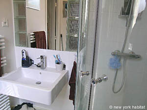 Paris 1 Bedroom apartment - bathroom (PA-3740) photo 1 of 3