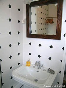 Paris Studio/T1 appartements location vacances - salle d'eau 1 (PA-3763) photo 2 de 4