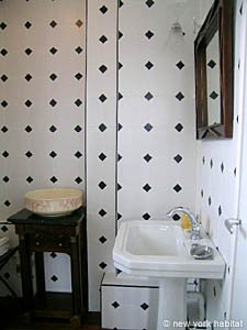 Paris Studio/T1 appartements location vacances - salle d'eau 1 (PA-3763) photo 1 de 4