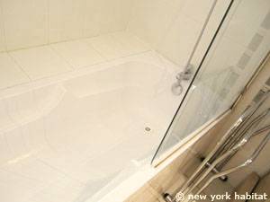 Paris 1 Bedroom apartment - bathroom 1 (PA-3767) photo 2 of 4