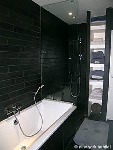 Paris 3 Bedroom - Loft accommodation - bathroom 1 (PA-3776) photo 2 of 4
